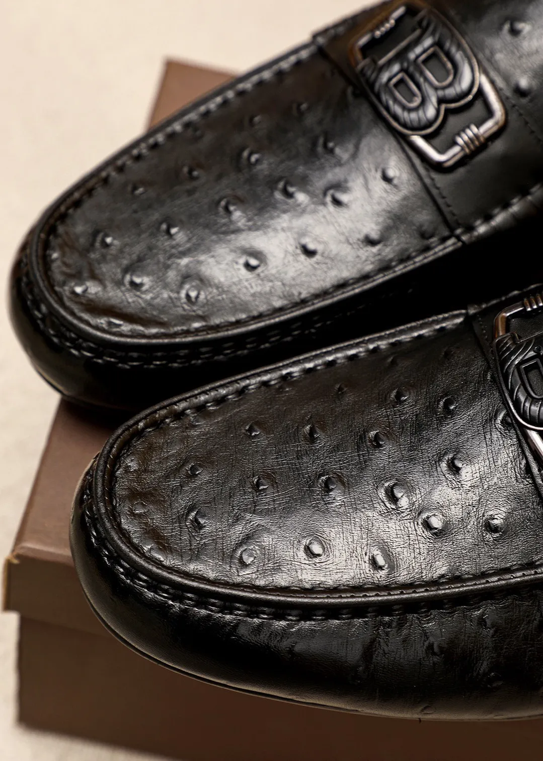 Men's Men's Shoes 💰: 420 💐BV Men's Slip-on Shoes® [BOTTEGA VENETA] Official website counter new model, one-to-one mold opening ⚠Italian calfskin embossed ➕Cow 🐂 leather lining. Driving slip-ons, available at counters, sizes 39-44 (38.45🉑️customized)